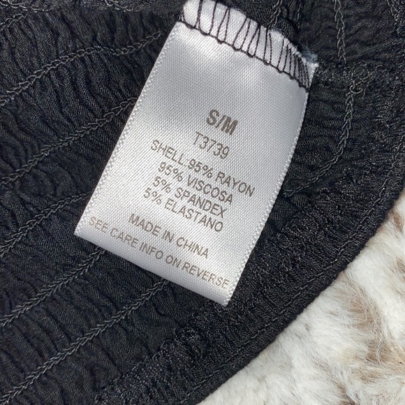 Off the shoulder smocked crop Black tee shirt Wishful Thinking Small - Picture 6 of 7